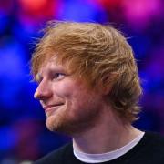 Ed Sheeran in incognito suona nella metropolitana di New York. Il video