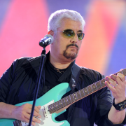 Pino Daniele: ecco la prima foto di Massimiliano Caiazzo che interpreta l'artista nel film sulla sua vita