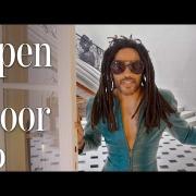 Lenny Kravitz apre le porte della sua casa a Parigi: il video