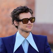 Harry Styles in Piazza San Pietro per l'elezione di Papa Leone XIV: la foto