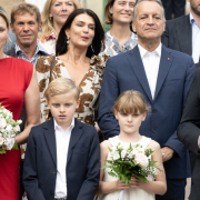 La Principessa Charlene commossa alla Prima Comunione dei gemellini Jacques e Gabriella. Le foto