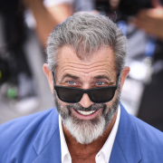 Mel Gibson a sorpresa al ristorante in Puglia: la foto
