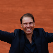 Nadal: il commovente tributo al Roland Garros. Il video