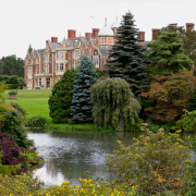 Re Carlo apre la sua casa  di Sandringham agli ospiti. Per 6300 sterline alla settimana. Il video