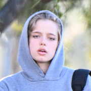 Shiloh Jolie rifiuta nuovamente il cognome Pitt.  E conquista le celebrità  con le sue coreografie 