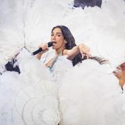 Dua Lipa canta una hit di Raffaella Carrà. Il video