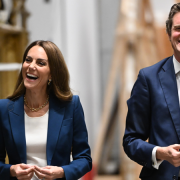 Kate Middleton evita alla perfezione un incidente coi tacchi. Il video