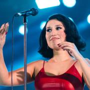 RAYE ha collaborato  con Mark Ronson per il singolo Suzanne e ha confessato di temere i paragoni con Amy Winehouse. Il video