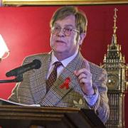 Elton John pubblica il  Live from the Rainbow Theatre with Ray Cooper. Il video