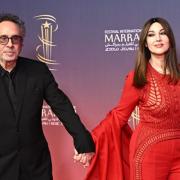 Monica Bellucci parla del compagno Tim Burton. E delle critiche alla figlia Deva