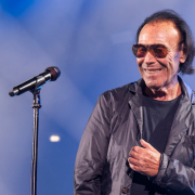 Antonello Venditti dedica ancora una volta Notte prima degli esami ai maturandi. Il video