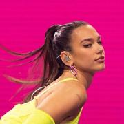 Dua Lipa canta Hey Jude a Liverpool: il video