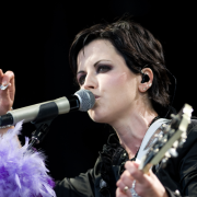 Cranberries: la band pubblica un cofanetto per celebrare i 30 anni del leggendario album No Need To Argue