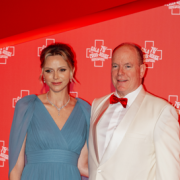 La Principessa Charlene meravigliosa al Gala della Croce Rossa