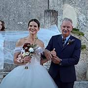 Sting a Noto accompagna la figlia all'altare. Il video e tutte le foto