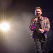 Cesare Cremonini canta Mare Mare con Jovanotti e Luca Carboni. Il video