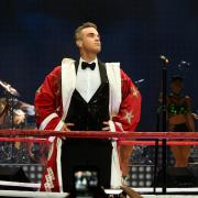 Robbie Williams: nel nuovo album Britpop anche una canzone scritta da Gary Barlow