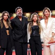 Pierfrancesco Favino con la famiglia sul red carpet a Venezia