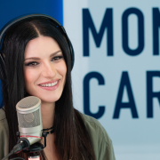 Laura Pausini ospite di Radio Monte Carlo: le foto più belle