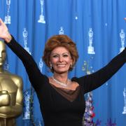 Sophia Loren: la bellissima foto con la famiglia per i suoi 91 anni 