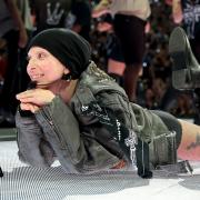 Lady Gaga: gli intensi momenti del Mayhem Ball Tour senza trucco. Il video