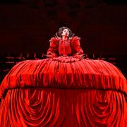 Lady Gaga incanta Milano con il “Mayhem Ball”: un’opera pop tra sogno e follia
