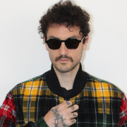 Carl Brave, le date e la scaletta del tour “Notti Brave Amarcord”