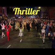 Thriller di Michael Jackson accompagna la parata di Halloween a New York: il video spettacolare