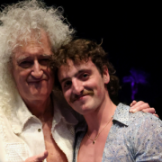 Brian May esegue Bohemian Rhapsody e Beautiful Things con Benson Boone. Il video strepitoso