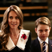 Kate Middleton: il Principe George debutta come accompagnatore della mamma. Il video