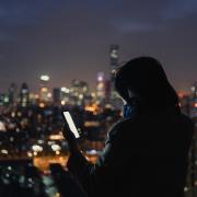 Parasociale è la parola dell'anno 2025. Ecco cosa significa