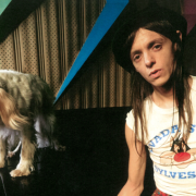 Lucio Corsi pubblica la canzone Notte di Natale. Il video