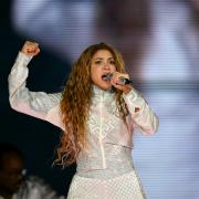 Shakira canta con i figli sul palco a Buenos Aires: l'emozionante  video