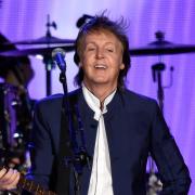 Paul McCartney contro Bruxelles: la battaglia per salvare il “veggie burger”
