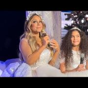 Mariah Carey canta le canzoni natalizie con la figlia Monroe: il video