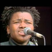 Tracy Chapman - Talkin' about a revolution