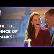 Il Principe William cameriere perfetto: il video