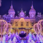 Mongolfiere illuminate per la festa a Monte Carlo