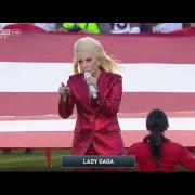 Lady Gaga canta l'inno statunitense al Super Bowl