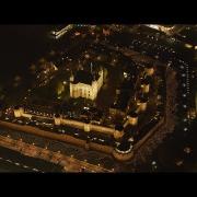 La Torre di Londra illuminata da centinaia di fiaccole: guarda il video spettacolare!