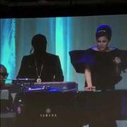 Stevie Wonder e Lady Gaga augurano buon compleanno a Elton John. Guarda il video