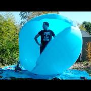 Video incredibile: pallone che scoppia in slow motion