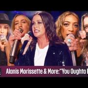 Alanis Morissette  esegue una travolgente versione di You Oughta Know: il video
