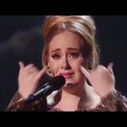 Adele canta «Someone Like You» e scoppia in lacrime. Ecco perchè