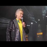 Robbie Williams dedica Angels alla fan scomparsa durante lo show a Sydney: il video