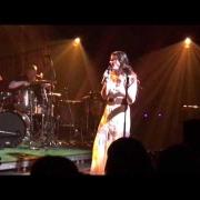 Lana Del Rey suona live la nuova canzone "Love"