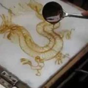 Questo artista dipinge con... lo zucchero!