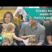 Il Principe Harry mangia il pop corn: Ed ecco cosa fa una bimba golosa...
