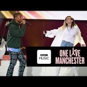 Pharrell Williams e Miley Cyrus eseguono "Happy" durante il concerto benefico