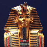 Tutankhamon: il faraone bambino affronta il suo primo lifting